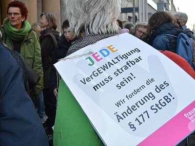 Vor dem Bundesjustizministerium am 3. November 2015, Foto: Deutscher Frauenrat
